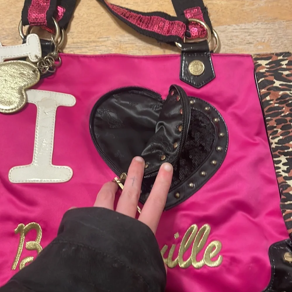 Decent size tote almost brand new barely used bag - Picture 2 of 5